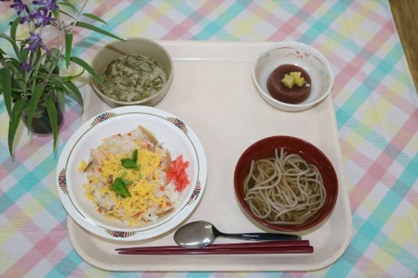 食事トレーの様子