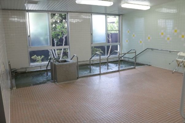 自然光が入る浴室