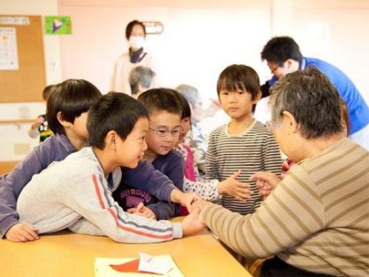 子供と高齢者の交流