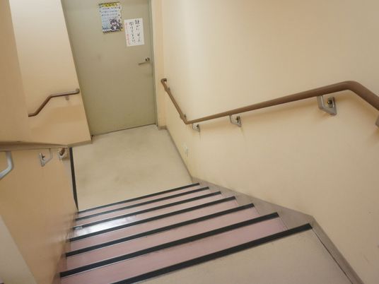 手すり付き階段のアングル