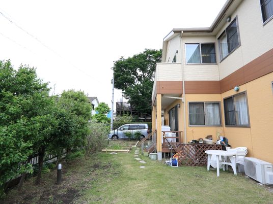 庭付き施設の外観