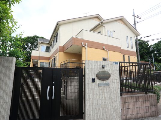 外観の落ち着いた建物