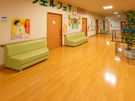 廊下の明るい清潔感
