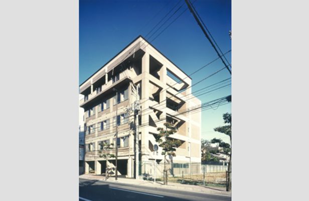 現代的なビル外観