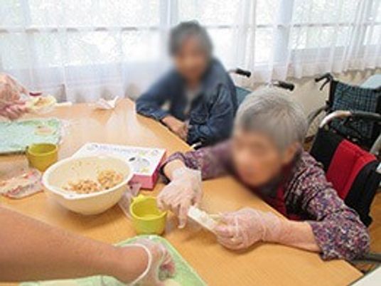 高齢者が活動するリビング