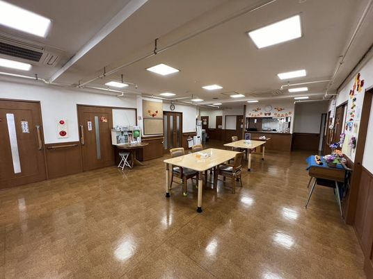 温かな雰囲気のダイニングルーム