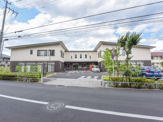 広々とした外観の建物