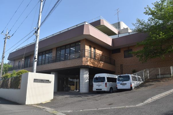 夜間も安心の到着口