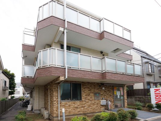 多階層の建物エクステリア