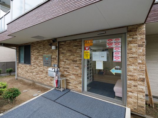 玄関のAED設置場所
