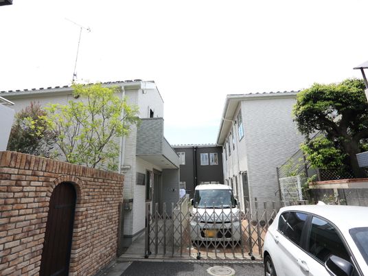 施設の外観とエントランス