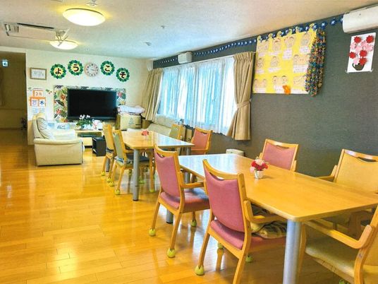 清潔で広々としたダイニングエリア