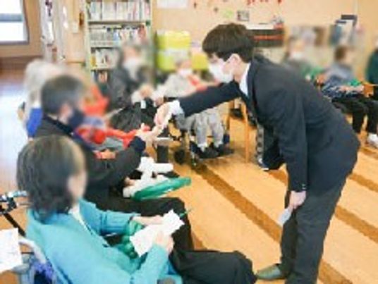 交流の様子エントランス