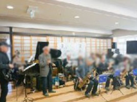 音楽演奏が行われる風景