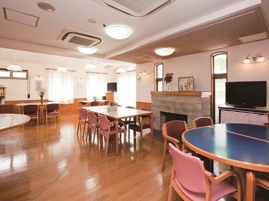 ゆとりある清潔なダイニング