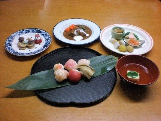 和風の料理が並ぶ食卓