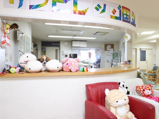 ぬいぐるみが置かれたフロント