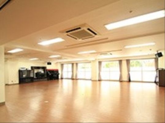 広々とした明るい機能訓練室