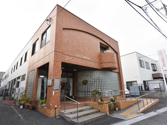 赤レンガ造りの外観