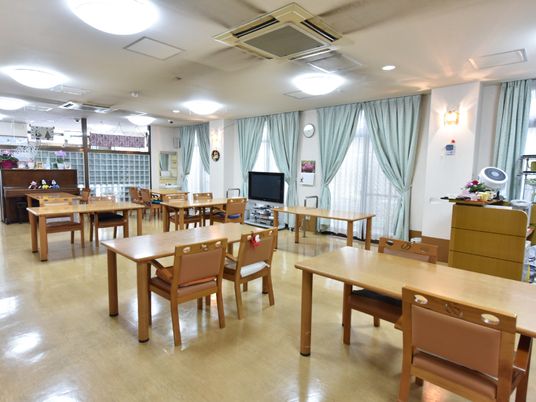 広々とした共有のダイニング