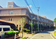 緑に囲まれた建物