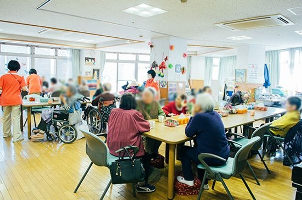 賑やかな多目的室