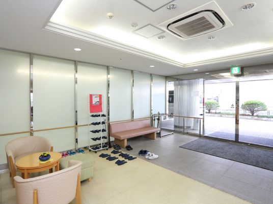 広々とした清潔なエントランス