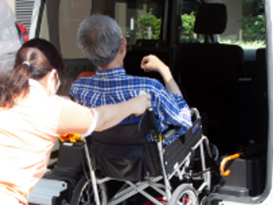 車いす付き送迎車