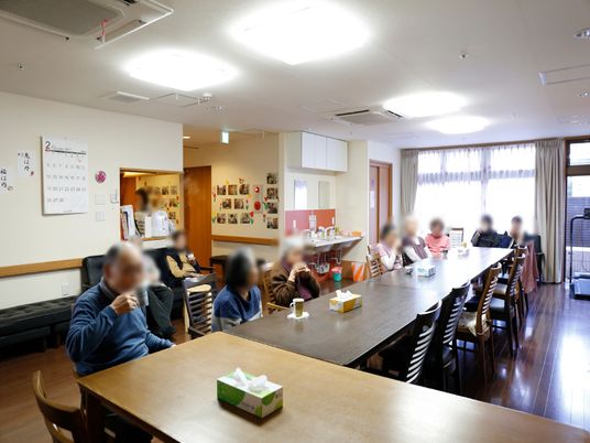 広々とした共用ダイニング