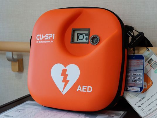 オレンジ色のAED