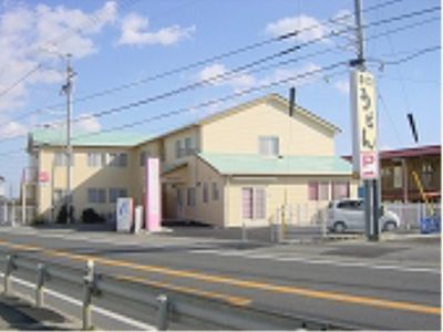 日中の明るい外観