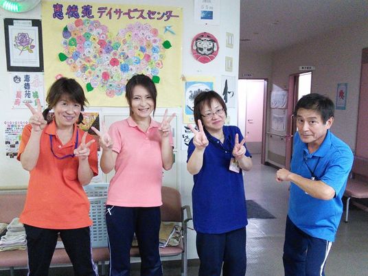笑顔のスタッフイメージ