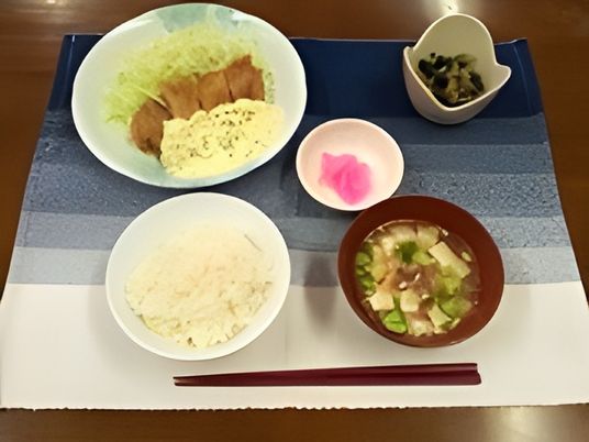 和食膳のテーブル