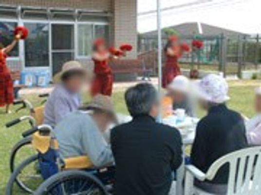 明るい中庭