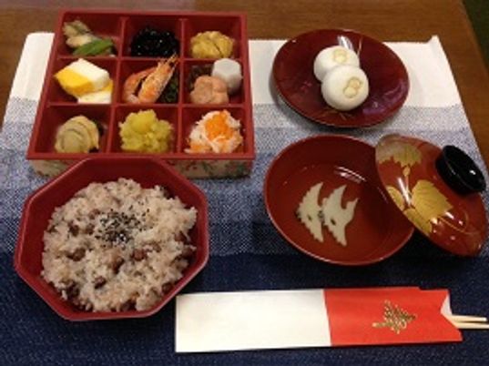 和風の料理が並ぶ食堂