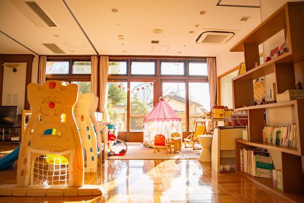 自然光と遊具の部屋
