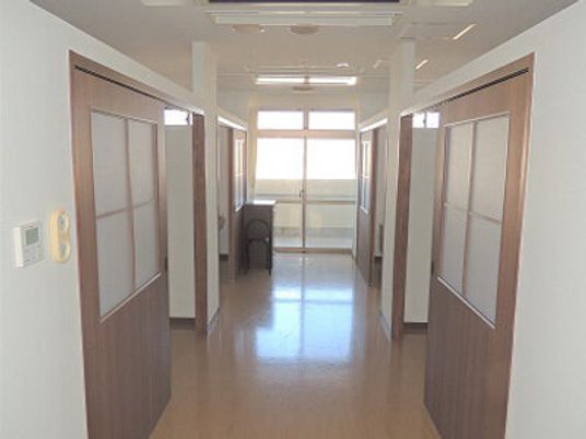 自然光が入る廊下