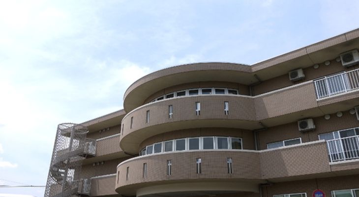 円形の建物外観