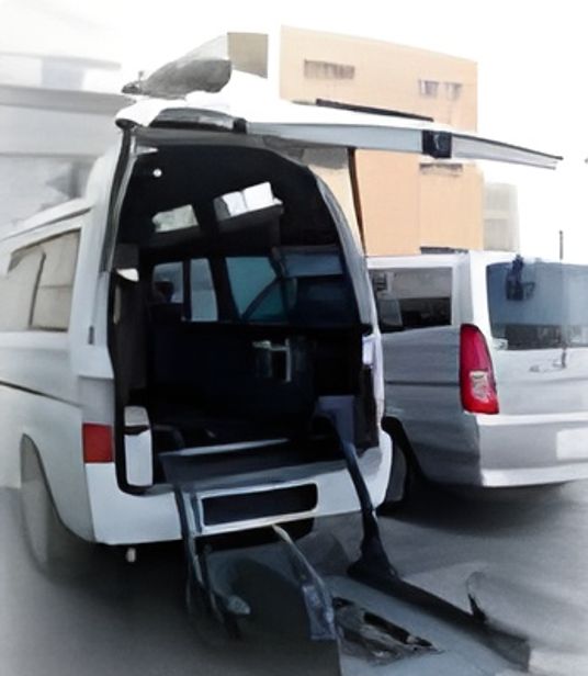 送迎用ワゴン車