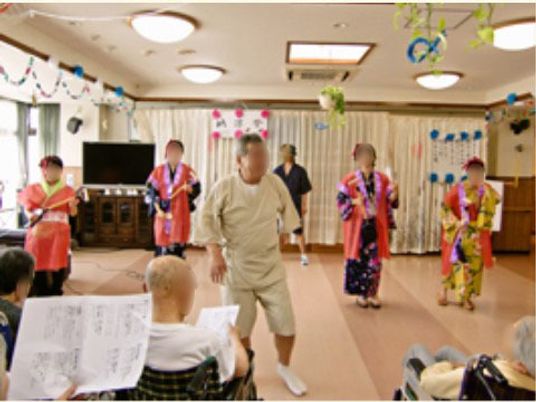 盆踊りのある多目的室