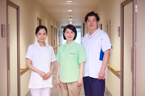 スタッフ3人の廊下