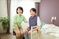 笑顔のスタッフと利用者居室