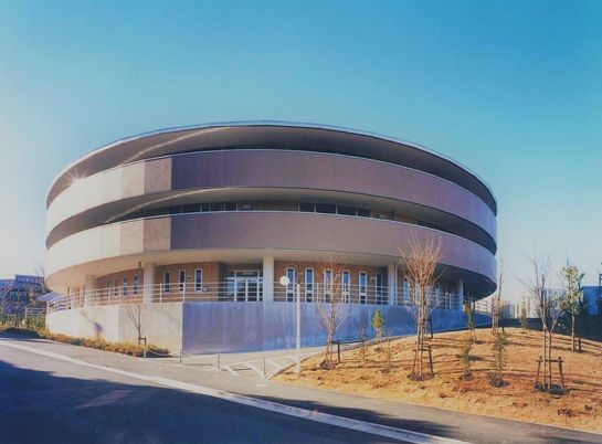 近代的な建物の外観