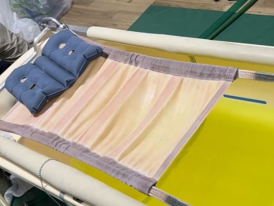 安全ベルト付きトレーニングベッド