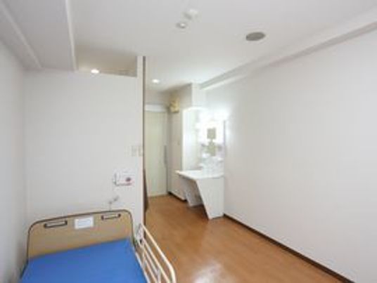 シンプルな居室の内観