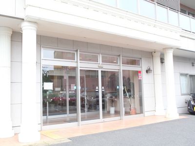 エントランスの自動扉の様子