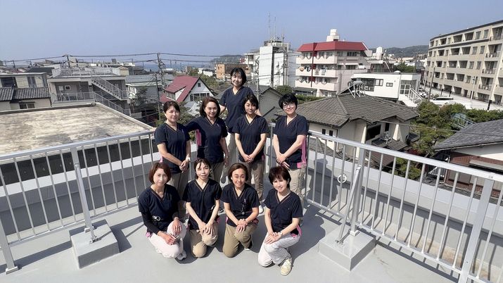 広々とした建物の屋上