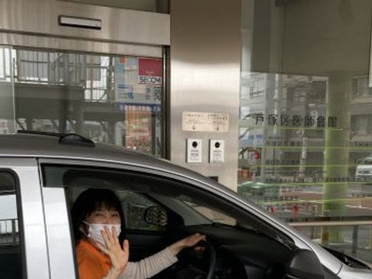 車で訪れるエントランス