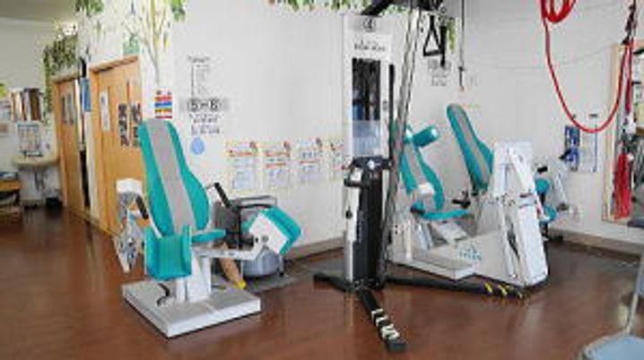 機器が並ぶ訓練室