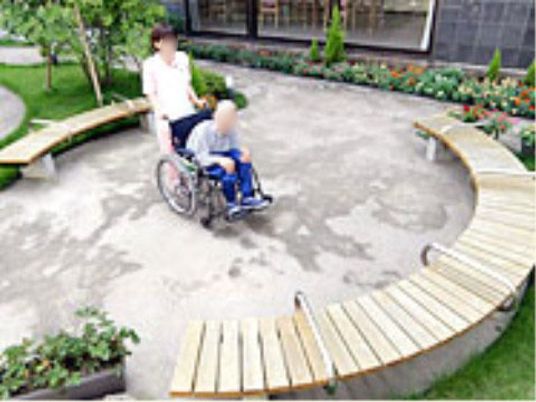 車椅子で楽しむ庭園